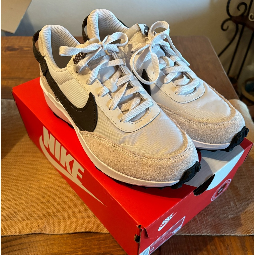 Brand new, Nike Waffle Debut women’s 9